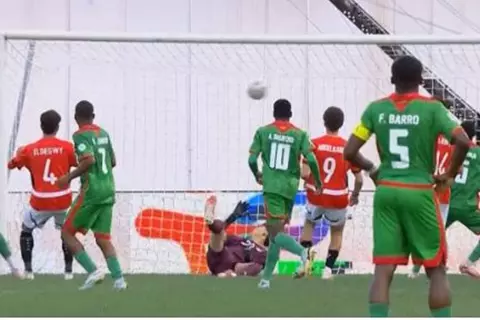 طرد وهدف في 8 دقائق.. منتخب الكاميرون "المنقوص" يتقدم على مصر بأمم أفريقيا للناشئين